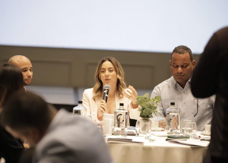 Gloria Reyes presenta nueva Dirección de Desarrollo Social Supérate tras fusión con ADESS