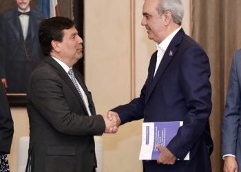 Abinader recibe documento de política pública de la CEPAL sobre fortalecimiento del sistema de protección social