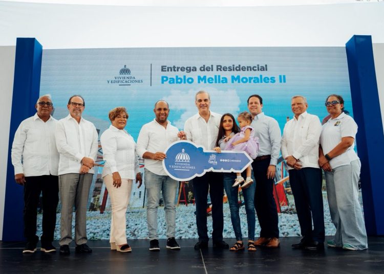 Abinader y Ministro Bonilla entregan 95 nuevas viviendas en Santo Domingo Oeste