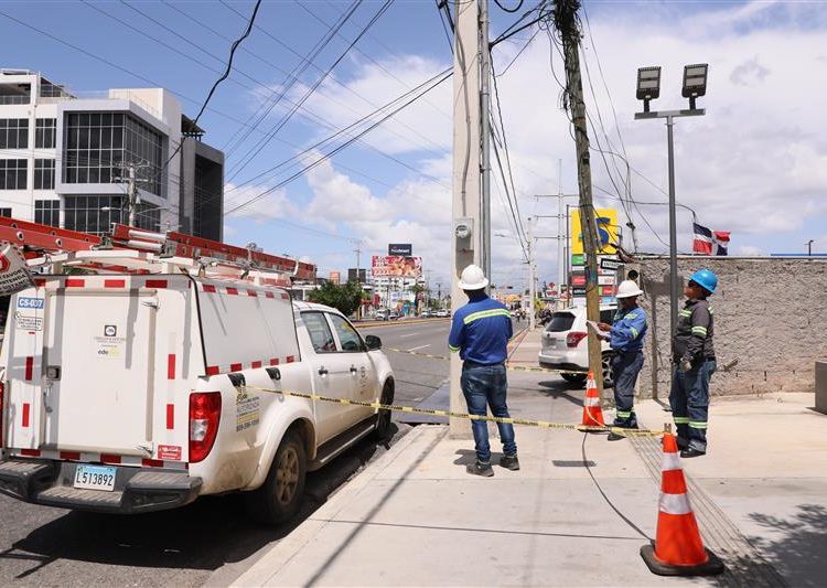 EDEESTE normaliza más de 22 mil clientes y desmantela cerca de 8 mil conexiones ilegales