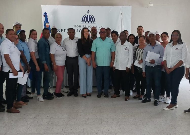 Gobernación de Azua y Organización de Seguridad Comunitaria refuerzan alianza por el bienestar ciudadano