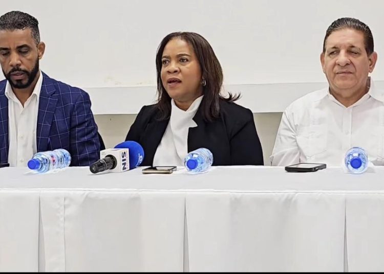 INDOTEL avanza en la entrega de decodificadores para la televisión digital en Bonao