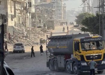 Defensa Civil dice a los gazatíes que no intenten volver a la capital por miedo a ataques