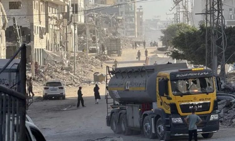 Defensa Civil dice a los gazatíes que no intenten volver a la capital por miedo a ataques