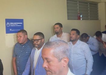 Tribunal retoma este jueves audiencia de coerción contra 11 policías acusados de matar a cinco hombres en La Barranquita