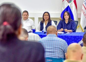 Ministra de Interior y Policía se reúne con autoridades y sectores sociales en Bonao