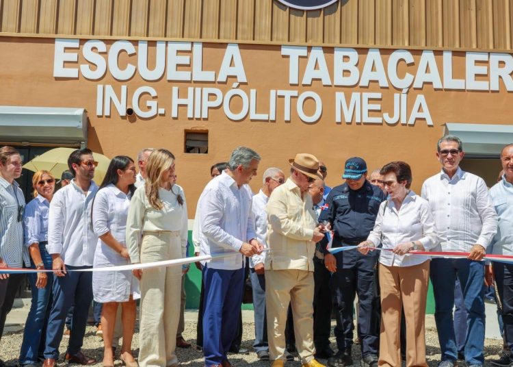 INTABACO inaugura Escuela Tabacalera Hipólito Mejía en honor al expresidente por sus aportes