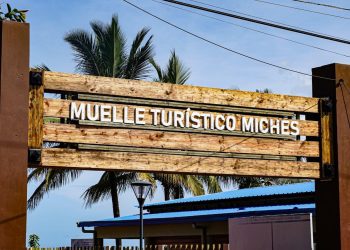 Residentes de Miches celebran la reinauguración del muelle turístico