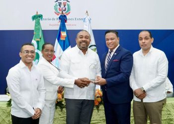 COOPMIREX reconoce al jurista y cooperativista Algenis Chávez Reyes