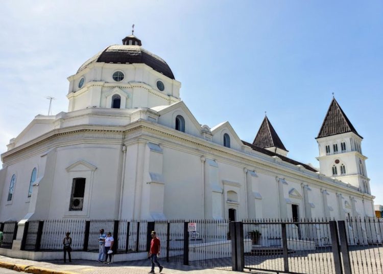 Ladrones desmantelan sistema de aire acondicionado de la Catedral de Santiago