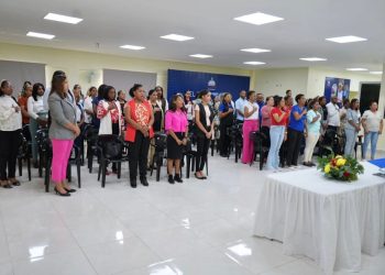 Reconocen a maestros de la Regional 03 de Azua por lograr alfabetización oportuna