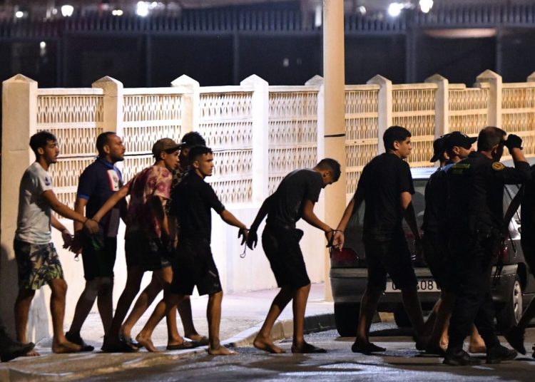 Marruecos intercepta a más de 500 personas migrantes que intentan llegar a Ceuta