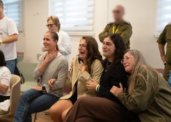 Un total de 154 prisioneros palestinos excarcelados por Israel llegan al norte de Egipto