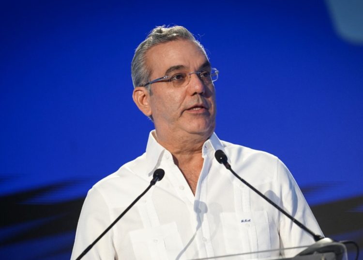 Abinader anuncia la creación del primer Centro de Excelencia en IA de la Región