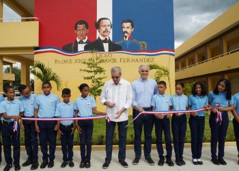 Gobierno inaugura moderno liceo en Sabana del Puerto, Bonao