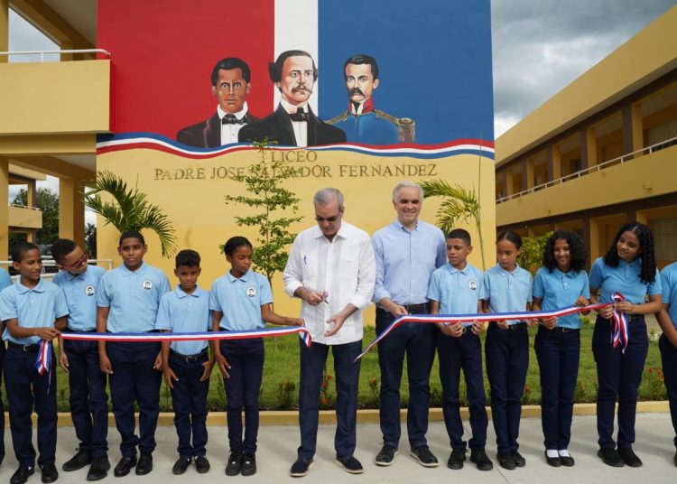 Gobierno inaugura moderno liceo en Sabana del Puerto, Bonao