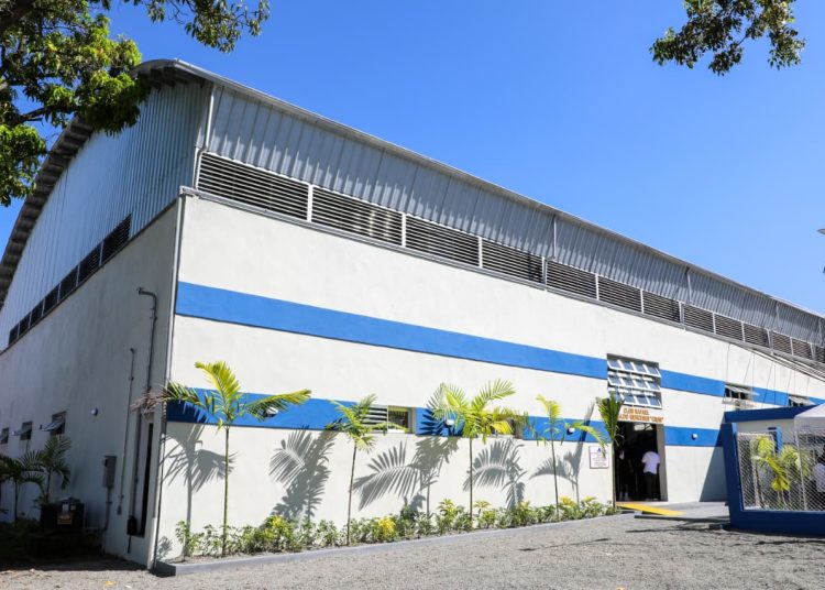 Gobierno inaugura Polideportivo Club Rafael Osvaldo Mercedes “CROM” en Villa Mella y anuncia otras obras