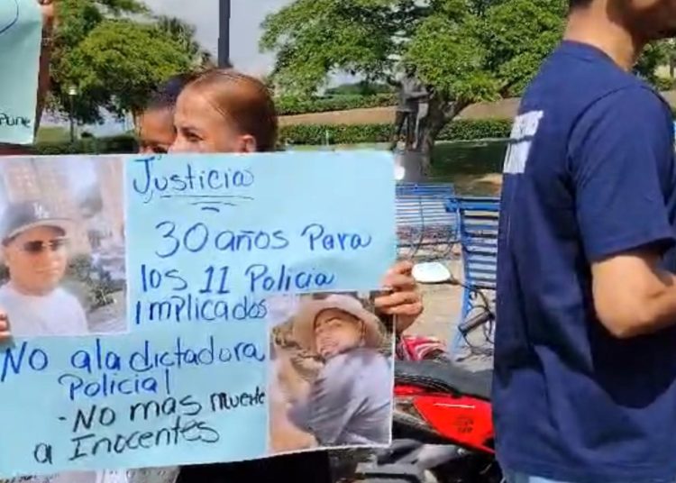 Familiares de víctimas de masacre en La Barranquita exigen justicia y revisión de medida contra policías imputados