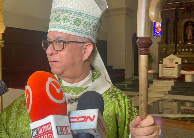 Arzobispo de Santiago deplora feminicidios y urge a reforzar la educación en valores