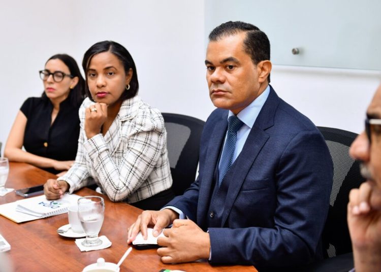 DIDA denuncia que ARS no compran medicinas en Alto Costo para que salgan más baratas a afiliados