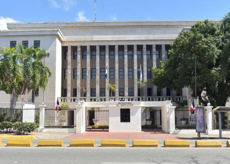 MINERD activa protocolos de emergencia ante pronósticos de lluvias por onda tropical