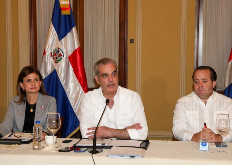 Abinader: “Lo más importante es salvar vidas ante el paso de la tormenta Melissa”