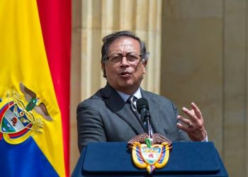 Petro destituye a viceministro de Agua y discute con ministros en transmisión en vivo