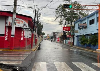 Azua amanece con lluvias moderadas por efectos de la tormenta Melissa
