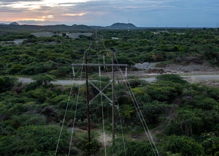 Lluvias dificultan reparación de línea de transmisión Dajao- Monte Plata; trabajan con drones
