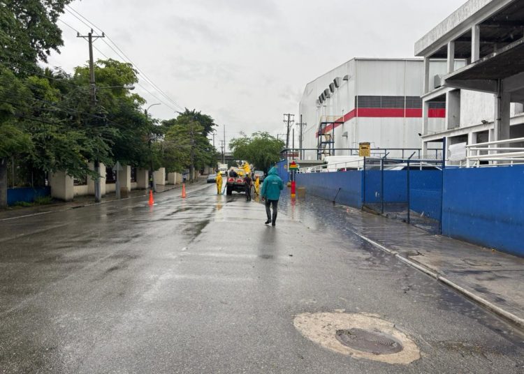 Avenida Dr. Defilló vuelve a la normalidad tras cierre por inundaciones