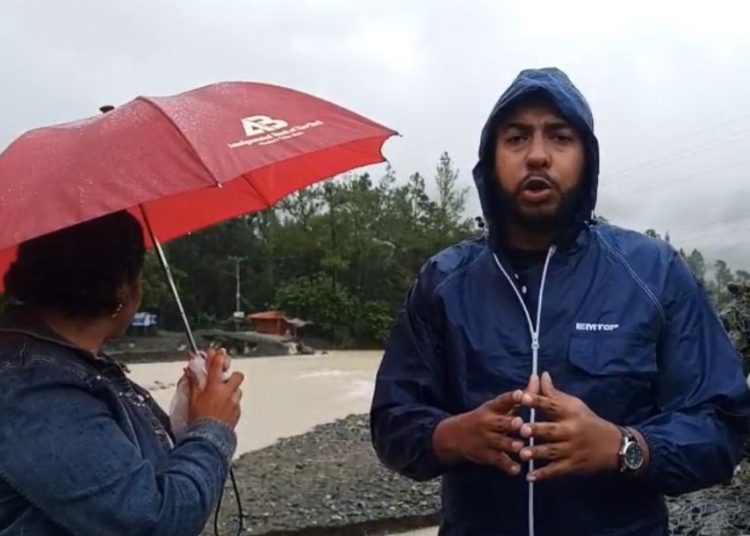 Gobierno asiste a comunidades incomunicadas en Rancho Arriba con alimentos y traslados de emergencia