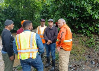 Alcalde de Juma Bejucal supervisa zonas vulnerables ante los efectos de la tormenta Melissa