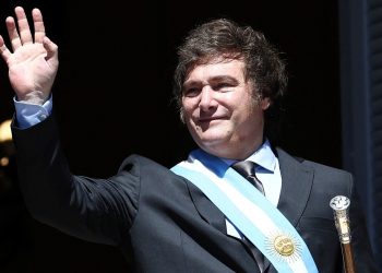 Milei vota en las legislativas de Argentina, primer gran test electoral para su Gobierno