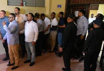 Abogado denuncia que Ministerio Público mantuvo “secuestrados” a policías imputados en caso La Barranquita