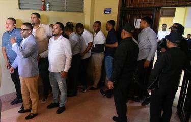 Abogado denuncia que Ministerio Público mantuvo “secuestrados” a policías imputados en caso La Barranquita