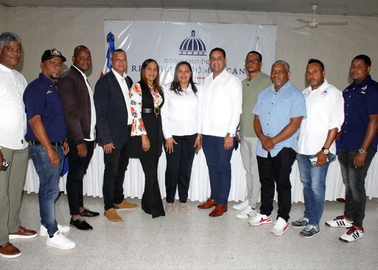 Designan y juramentan a Edinson Custodio como Director Provincial del INABIE en Azua