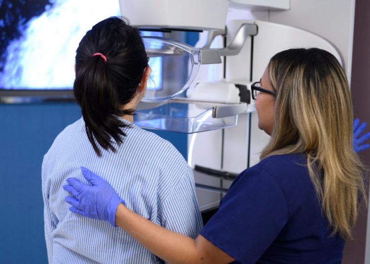 La densidad mamaria afecta al 50% de las mujeres y es un factor de riesgo para el cáncer de mama