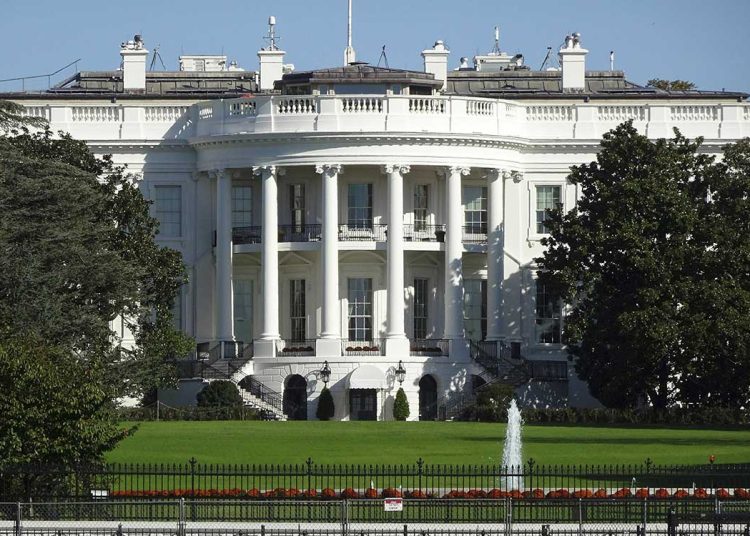 Empiezan a demoler parte de la Casa Blanca para construir el salón de baile de Trump