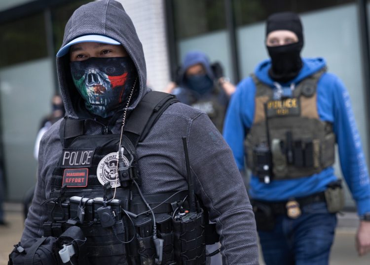 ICE detiene a más de 40 personas en Chicago durante operativo en vecindarios