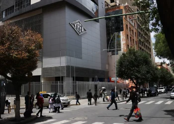 Una crisis de combustible marca la segunda vuelta presidencial en Bolivia