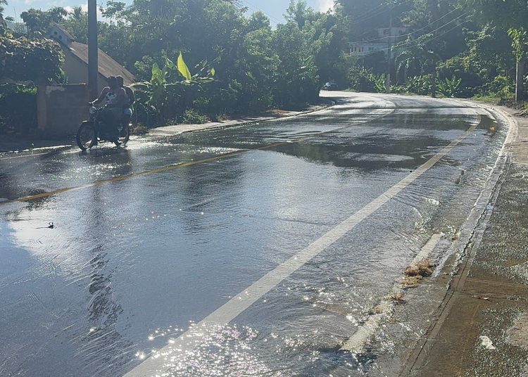 Avería de agua potable en Punta de Lirio agrava crisis en comunidades de Las Galeras