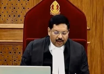 Un abogado agrede al presidente del Supremo de India por un comentario sobre un dios hindú