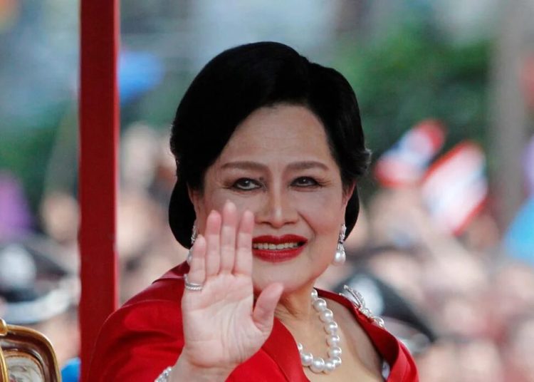 Muere la reina madre Sirikit de Tailandia a los 93 años
