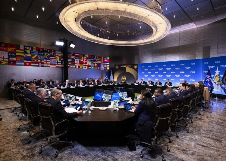 Infantino abre la puerta a cambiar las fechas de los Mundiales para evitar el calor del verano