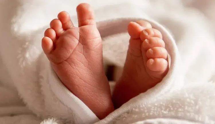 Madre quemó a su bebé con agua hirviendo porque quería un varón