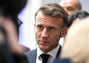 Macron recibe a los líderes políticos moderados antes de anunciar el nuevo primer ministro