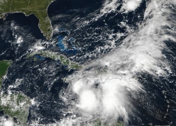 Cuba declara en «fase informativa» a su mitad oriental por la amenaza de Melissa