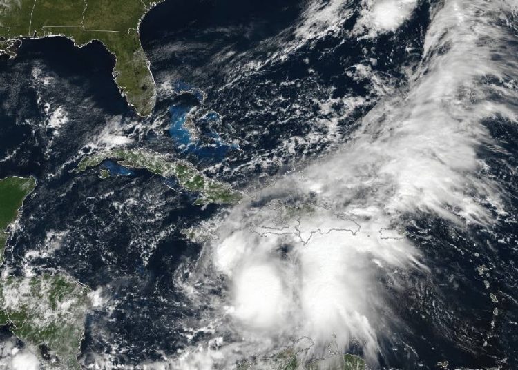 Cuba declara en «fase informativa» a su mitad oriental por la amenaza de Melissa