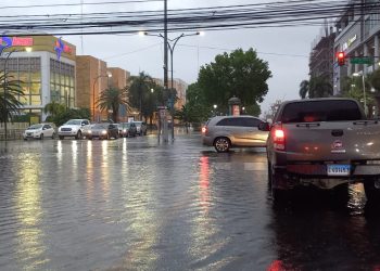 Gloria Ceballos dice Melissa se aleja lentamente pero continuarán aguaceros disminuidos