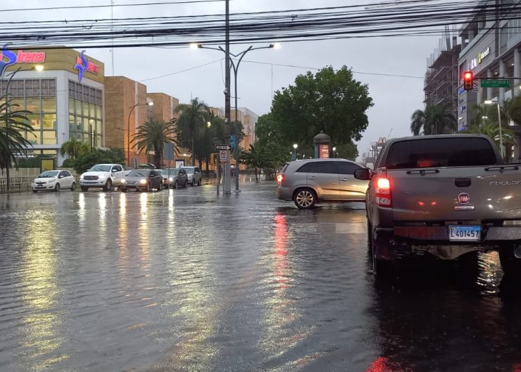Gloria Ceballos dice Melissa se aleja lentamente pero continuarán aguaceros disminuidos